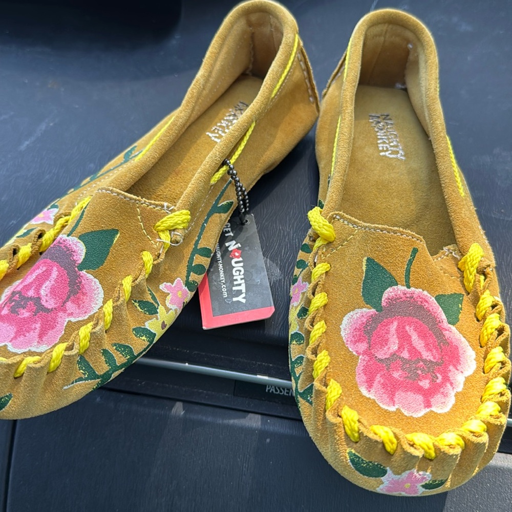 Naughty Monkey Suede Flats NEW Size 6 NMW088-700